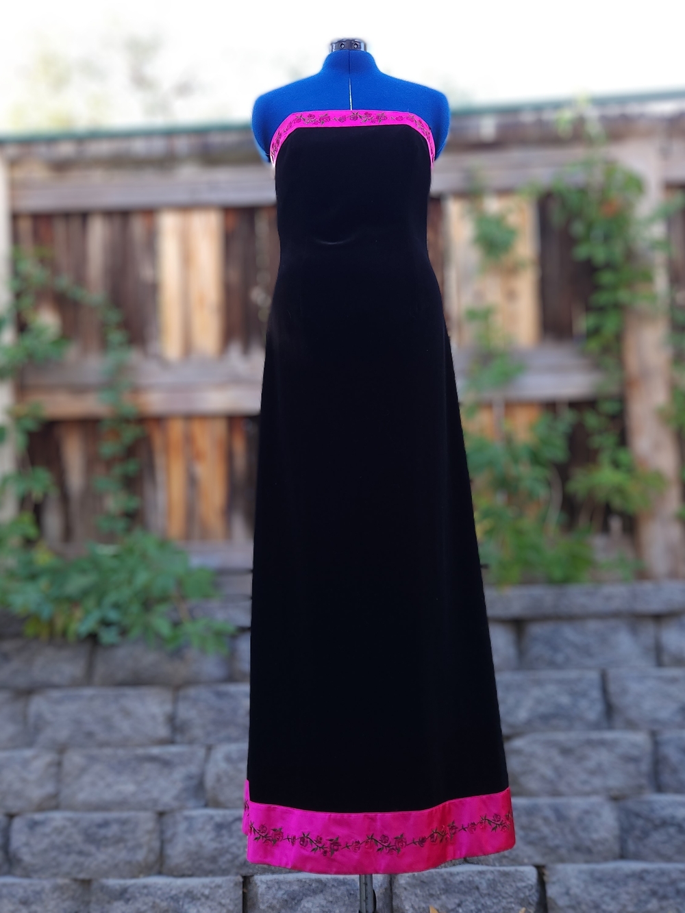Papell Boutique Evening Black Velvet Strapless Gown Pink Trim Sz 10